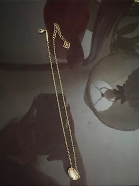 Kendra Scott Necklace (Ivory Mother of Pearl)